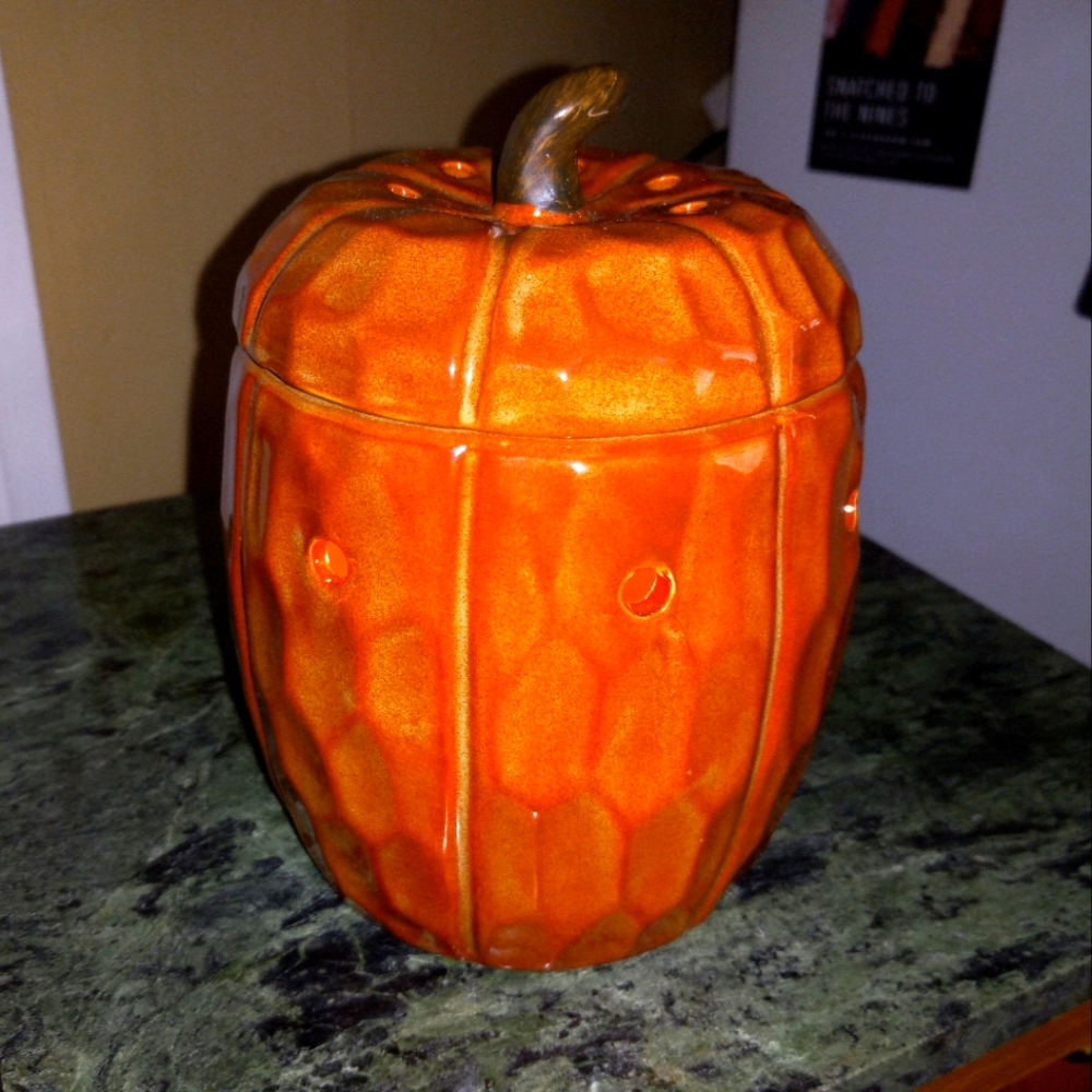 Pumpkin Scentsy wax warmer